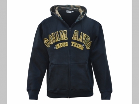 Commando Industries Mikina na zips s kapucňou  Woodland   čierna s vy&scaron;&iacute;van&yacute;m logom, v n&aacute;pise mask&aacute;čov&yacute; vzor, rovnako mask&aacute;čov&yacute; vzor vo vn&uacute;tri kapucne